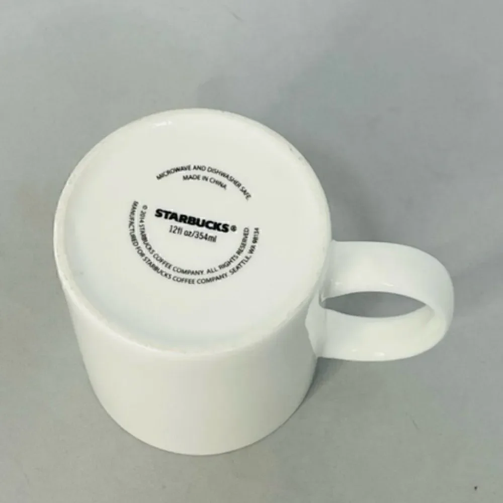 2014 Starbucks Coffee Mug Red Starburst Holiday Cup 12 oz Excellent - No cracks